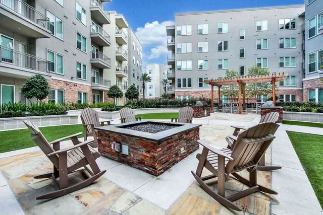 $2,875 | 150 West Sam Houston Parkway North, Unit D2, Houston, TX 77024