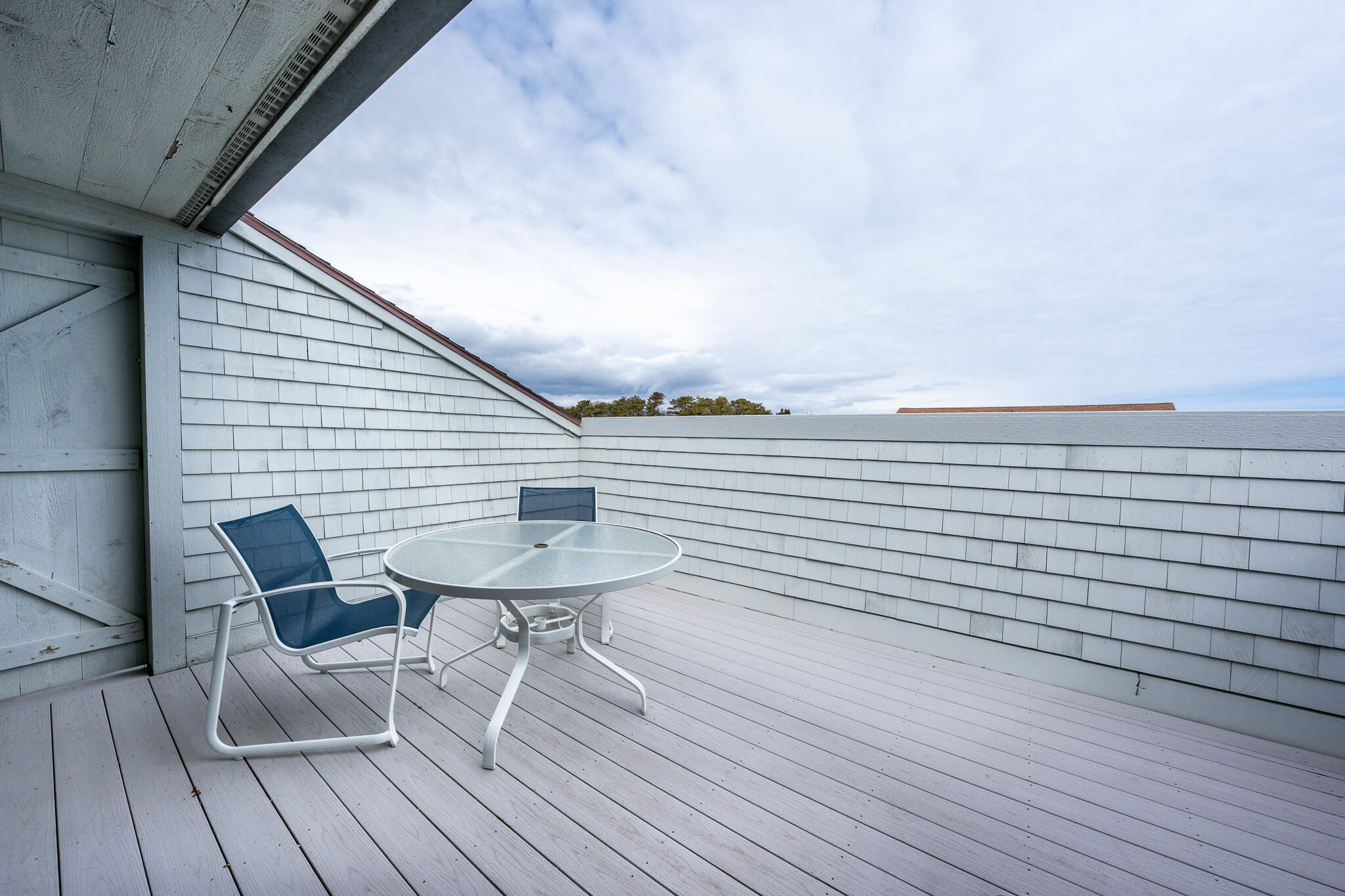 94 Shore Drive West, Unit 9B Mashpee, MA 02649 - Photo 19 of 35 a balcony with a table and chairs