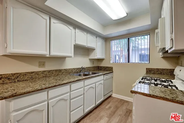 $9,100,000 | 515 East Elmwood Avenue, Burbank, CA 91501