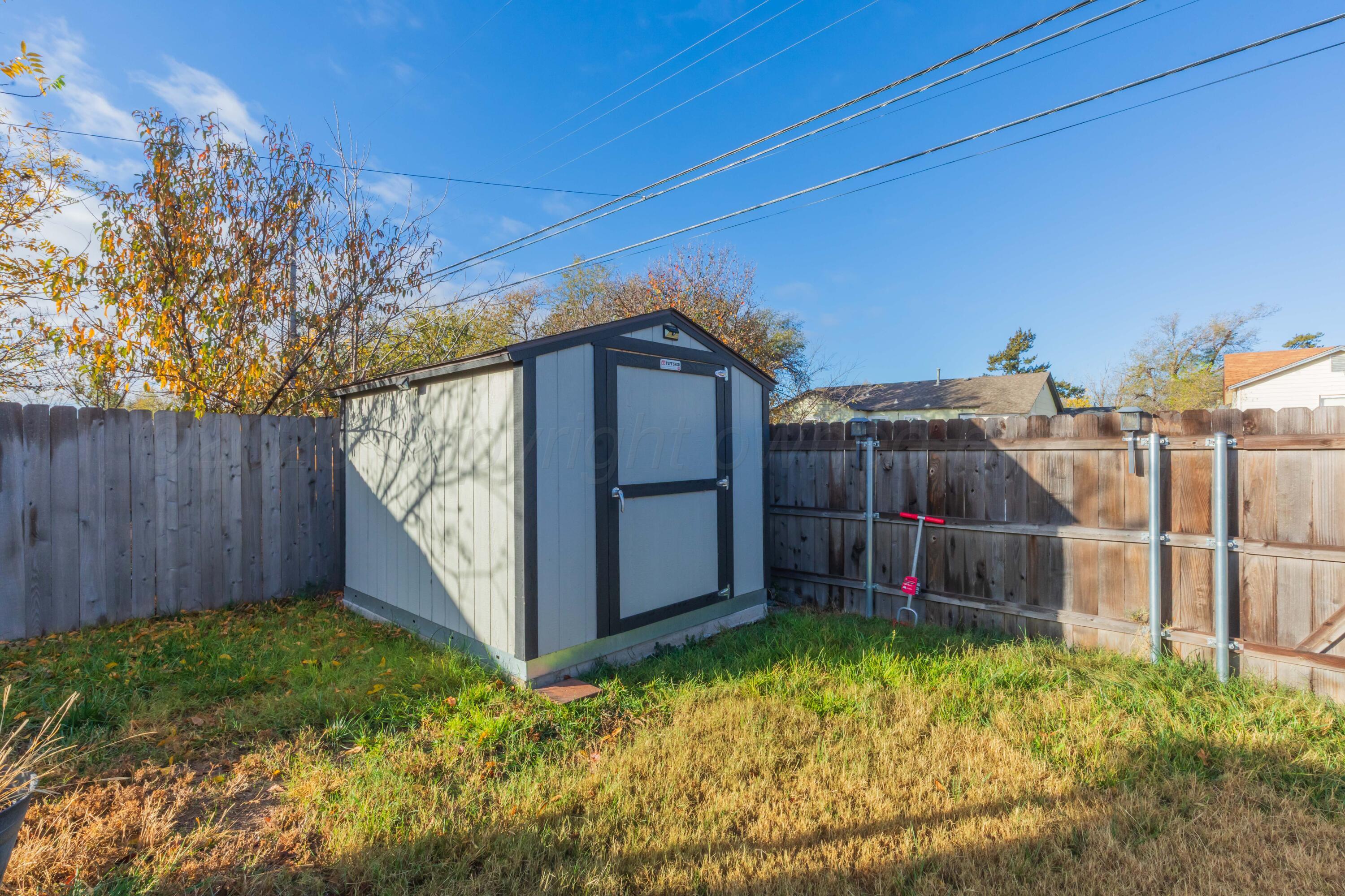 4904 Capulin Lane Amarillo, TX 79110 - Photo 24 of 24 a view of a backyard