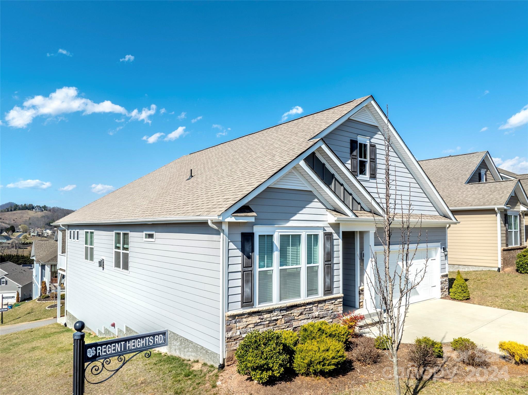 2 Regent Heights Road Leicester, NC 28748 - Photo 3 of 29 Gallery Image 3