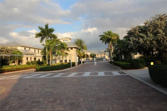 $1,272,000 | 10564 Northwest 70th Lane, Doral, FL 33178