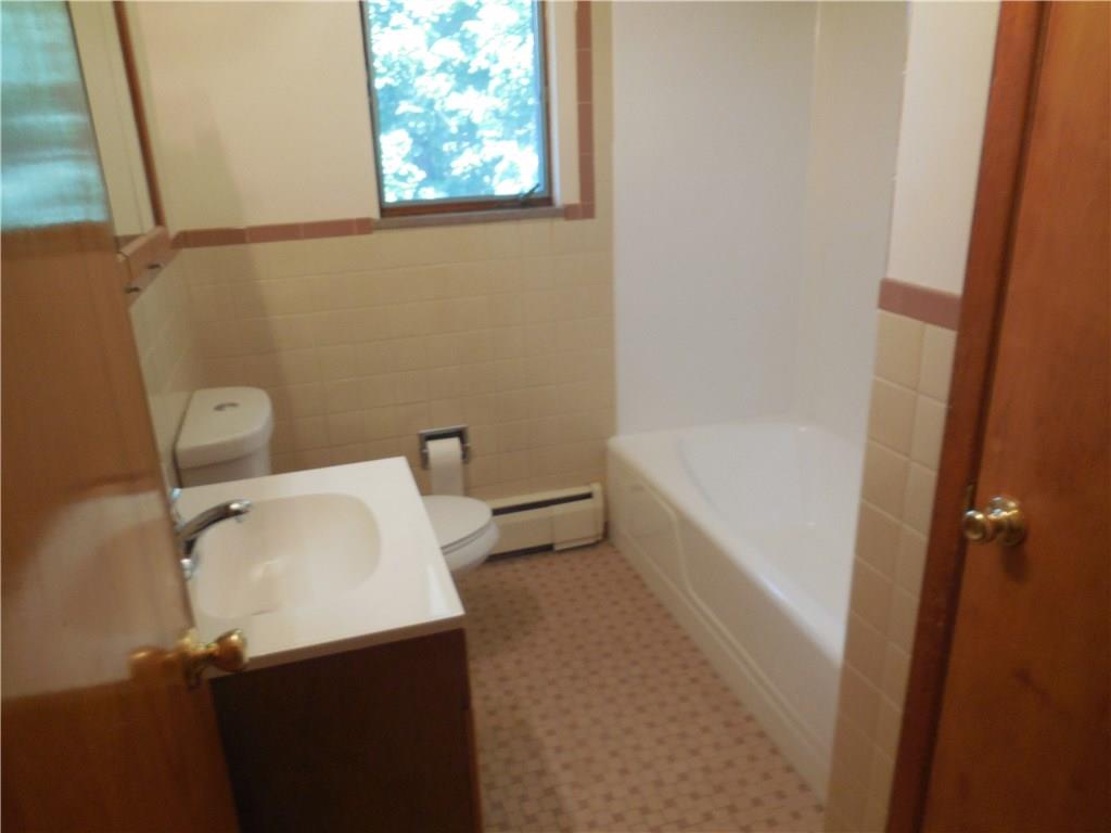 230 Hester Avenue McKees Rocks, PA 15136 - Photo 3 of 17