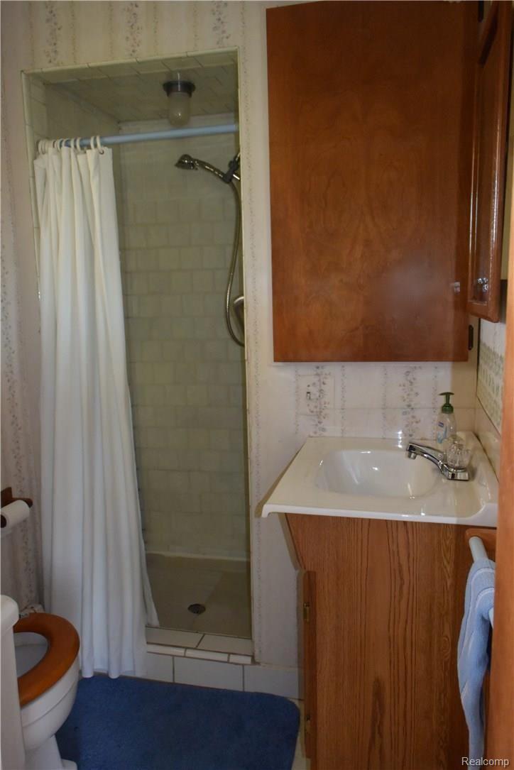 17282 Inkster Road Romulus, MI 48174 - Photo 13 of 30 DSC_0459.jpg