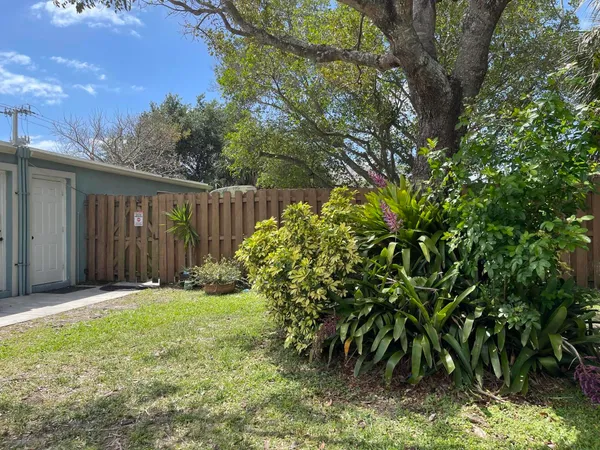 $2,350 | 701 Southeast 4th Street, Unit WEST, Boynton Beach, FL 33435