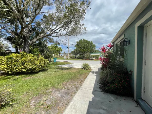 $2,350 | 701 Southeast 4th Street, Unit WEST, Boynton Beach, FL 33435