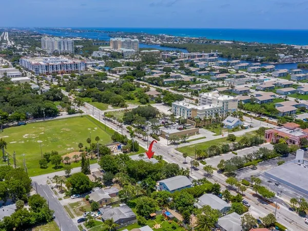 $2,350 | 701 Southeast 4th Street, Unit WEST, Boynton Beach, FL 33435