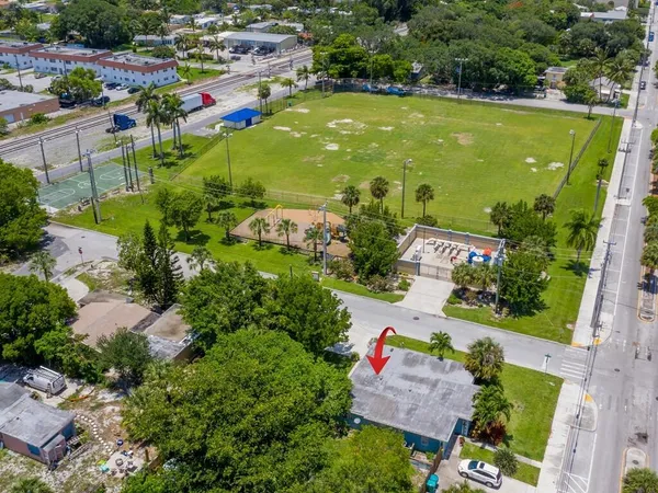 $2,350 | 701 Southeast 4th Street, Unit WEST, Boynton Beach, FL 33435