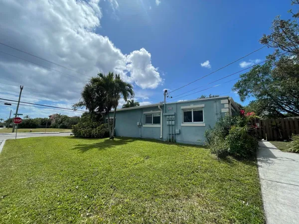 $2,350 | 701 Southeast 4th Street, Unit WEST, Boynton Beach, FL 33435