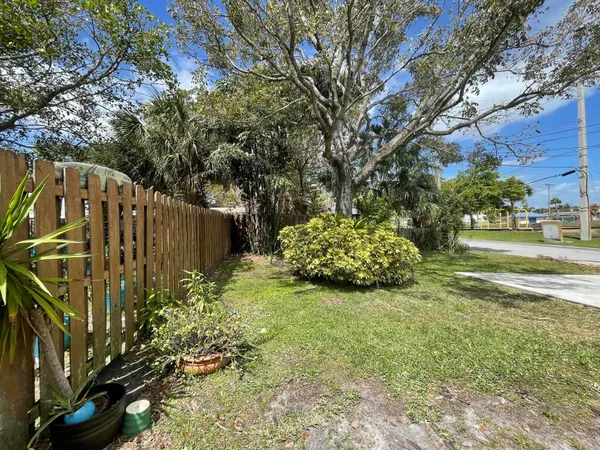 $2,350 | 701 Southeast 4th Street, Unit WEST, Boynton Beach, FL 33435