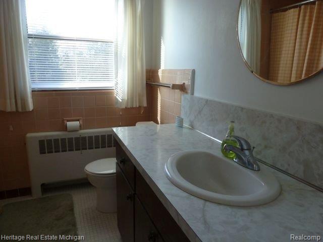1128 Bower Street Howell, MI 48843 - Photo 12 of 13 SPACIOUS BATH.jpg