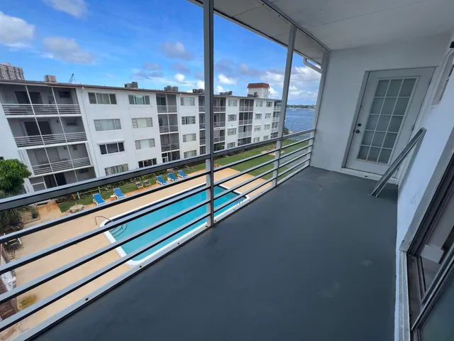 $2,200 | 4500 North Flagler Drive, Unit C19, West Palm Beach, FL 33407