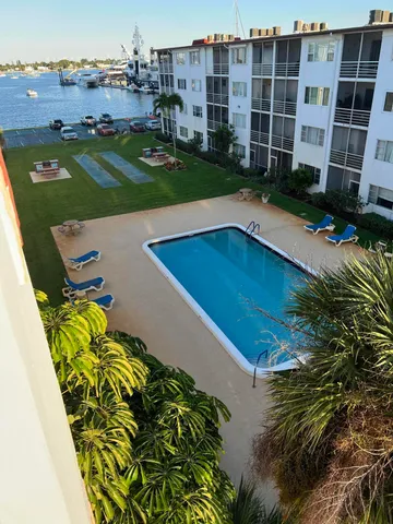 $2,200 | 4500 North Flagler Drive, Unit C19, West Palm Beach, FL 33407