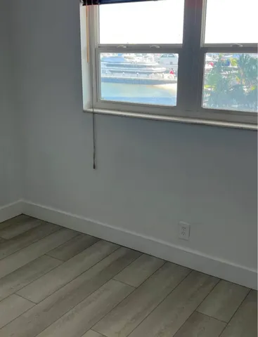 a view of empty room with window