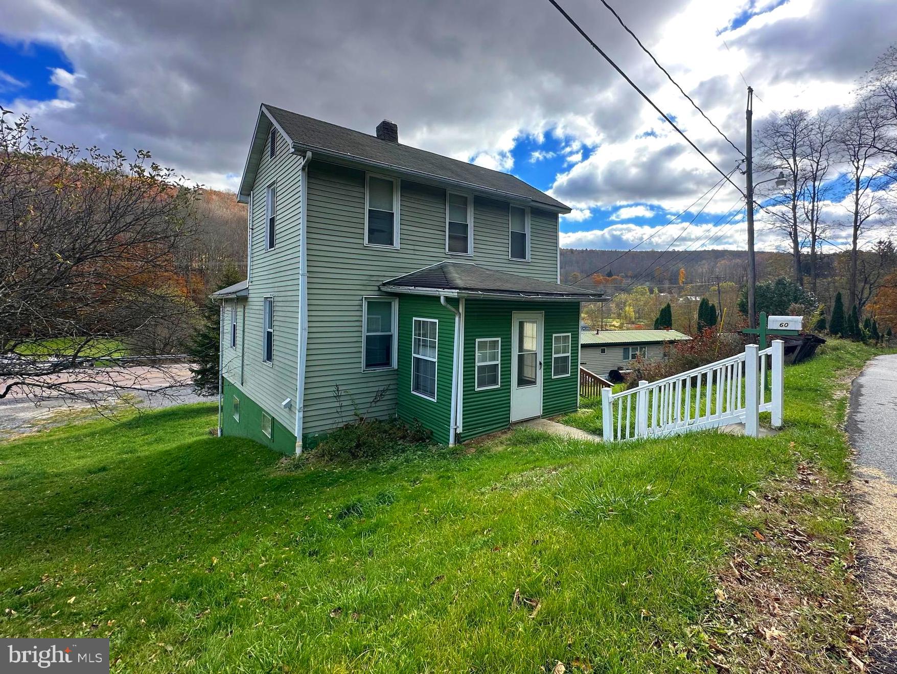 a view of a house with backyard and porch