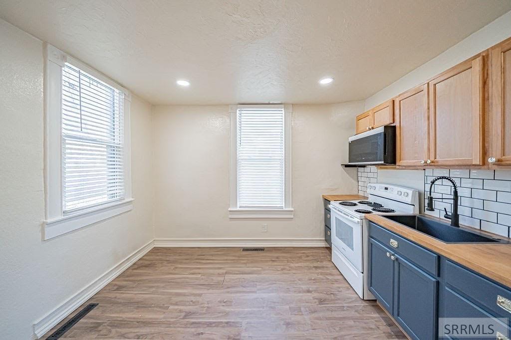 656 West Lander Street Pocatello, ID 83204 - Photo 16 of 39 Kitchen and Dining