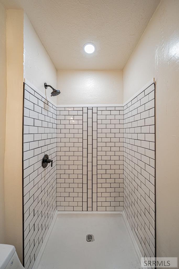 656 West Lander Street Pocatello, ID 83204 - Photo 27 of 39 Master Shower