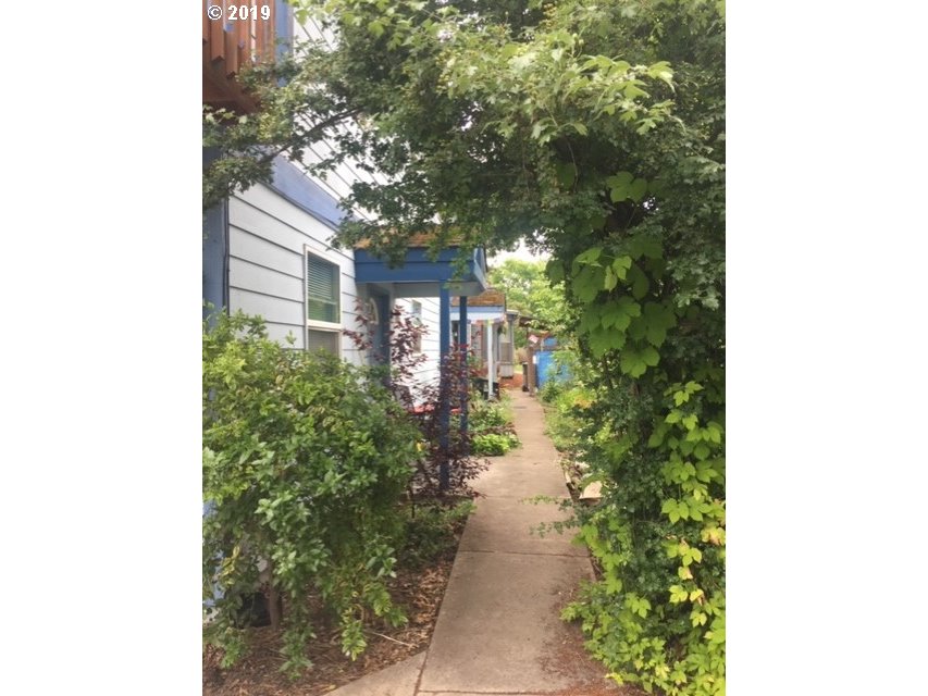 1633 High Street Eugene, OR 97401 - Photo 7 of 16