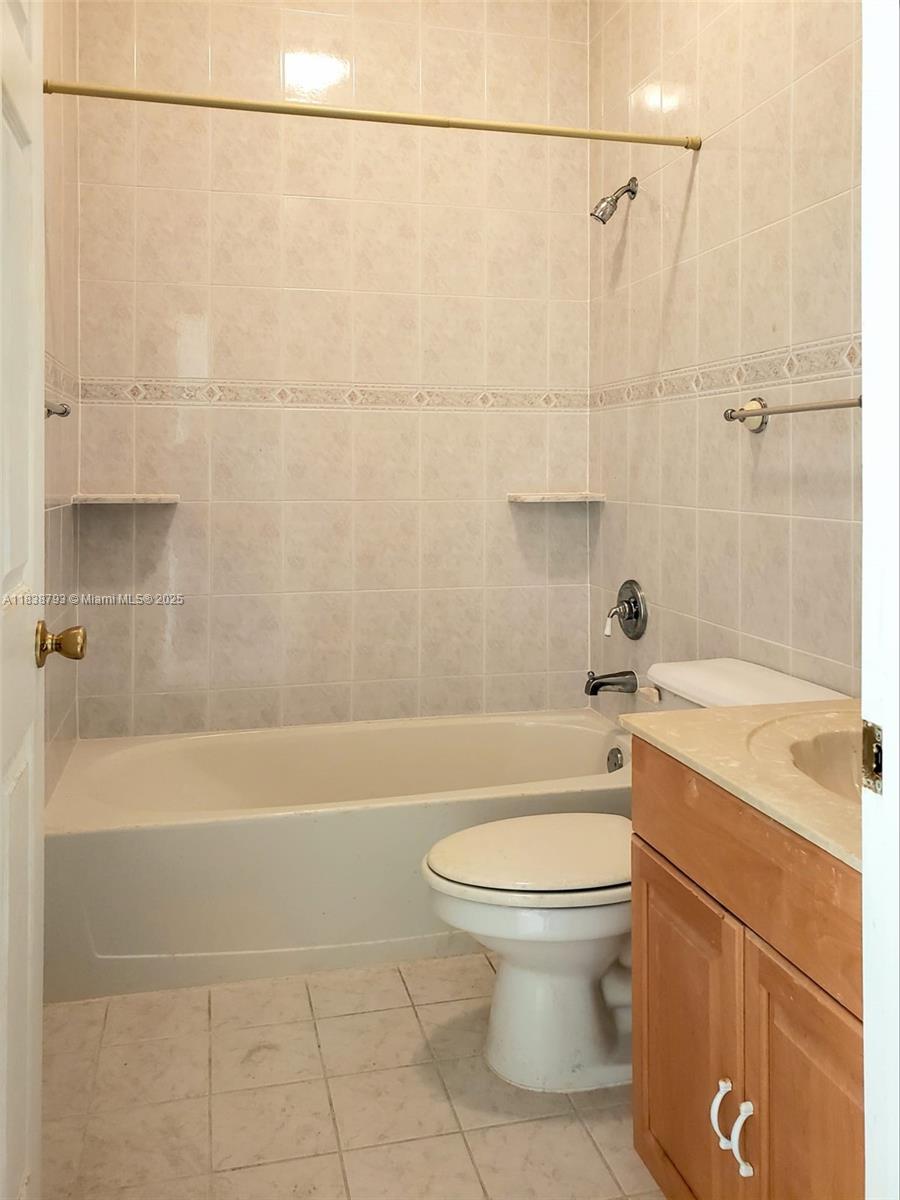 3124 Prairie Avenue Miami Beach, FL 33140 - Photo 27 of 36 a bathroom with a sink a toilet and a bathtub