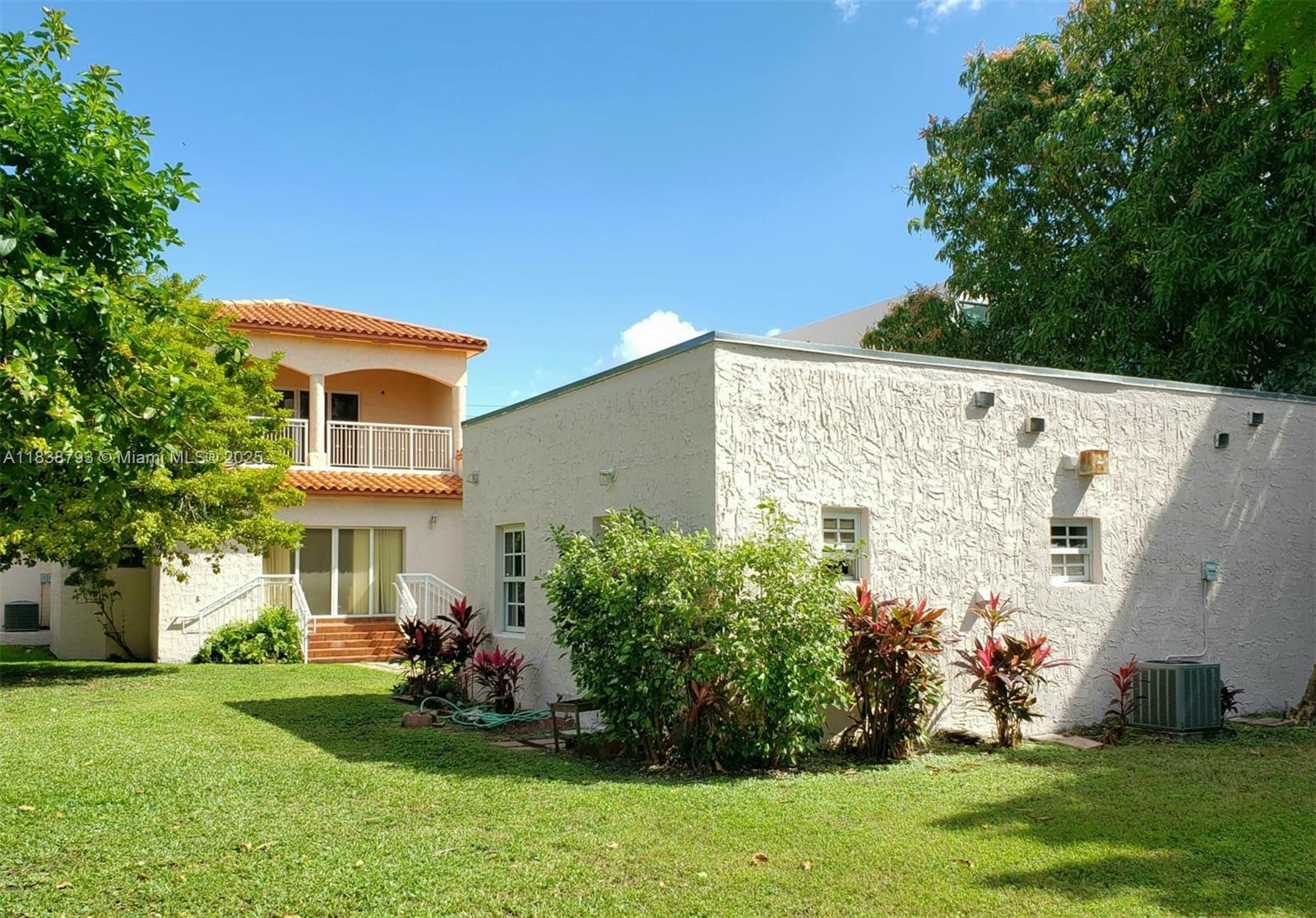 3124 Prairie Avenue Miami Beach, FL 33140 - Photo 7 of 36 a view of a back yard of the house and front view of a house