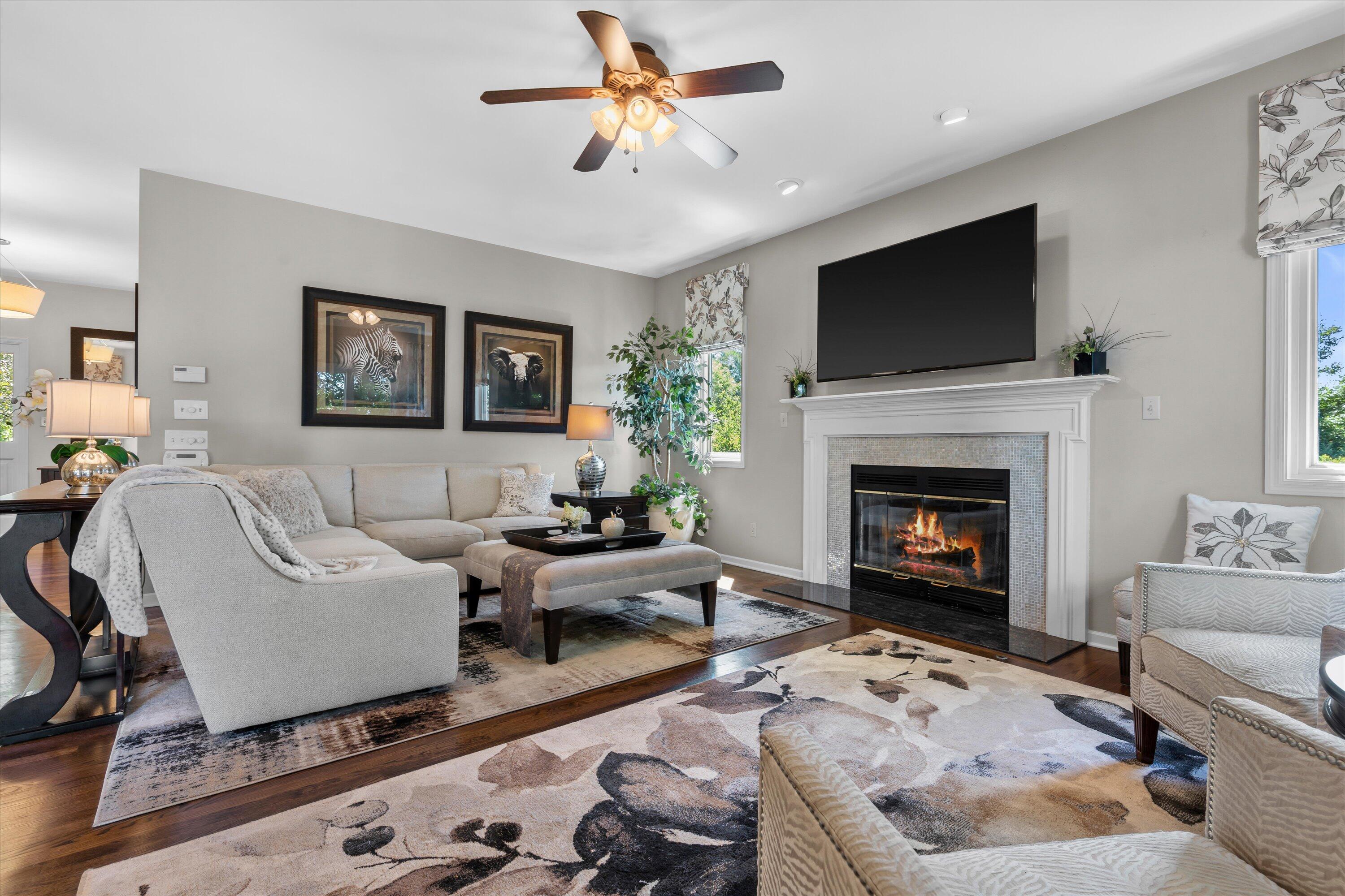 2088 Lower Ridge Road Port Washington, WI 53074 - Photo 6 of 33 Living Room