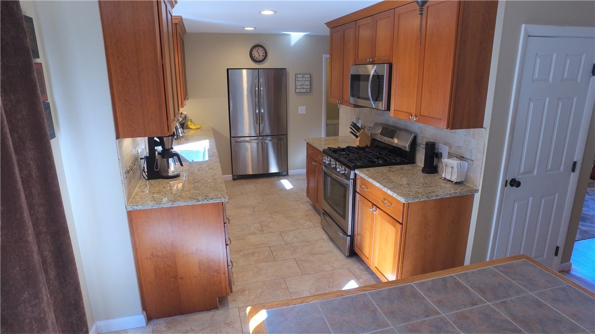 80 Parkhurst Road Warwick, RI 02889 - Photo 9 of 38