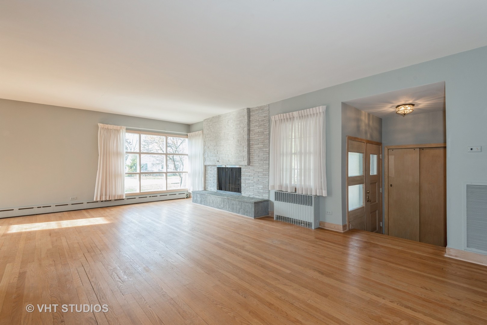 609 Hillside Road Glenview, IL 60025 - Photo 3 of 18