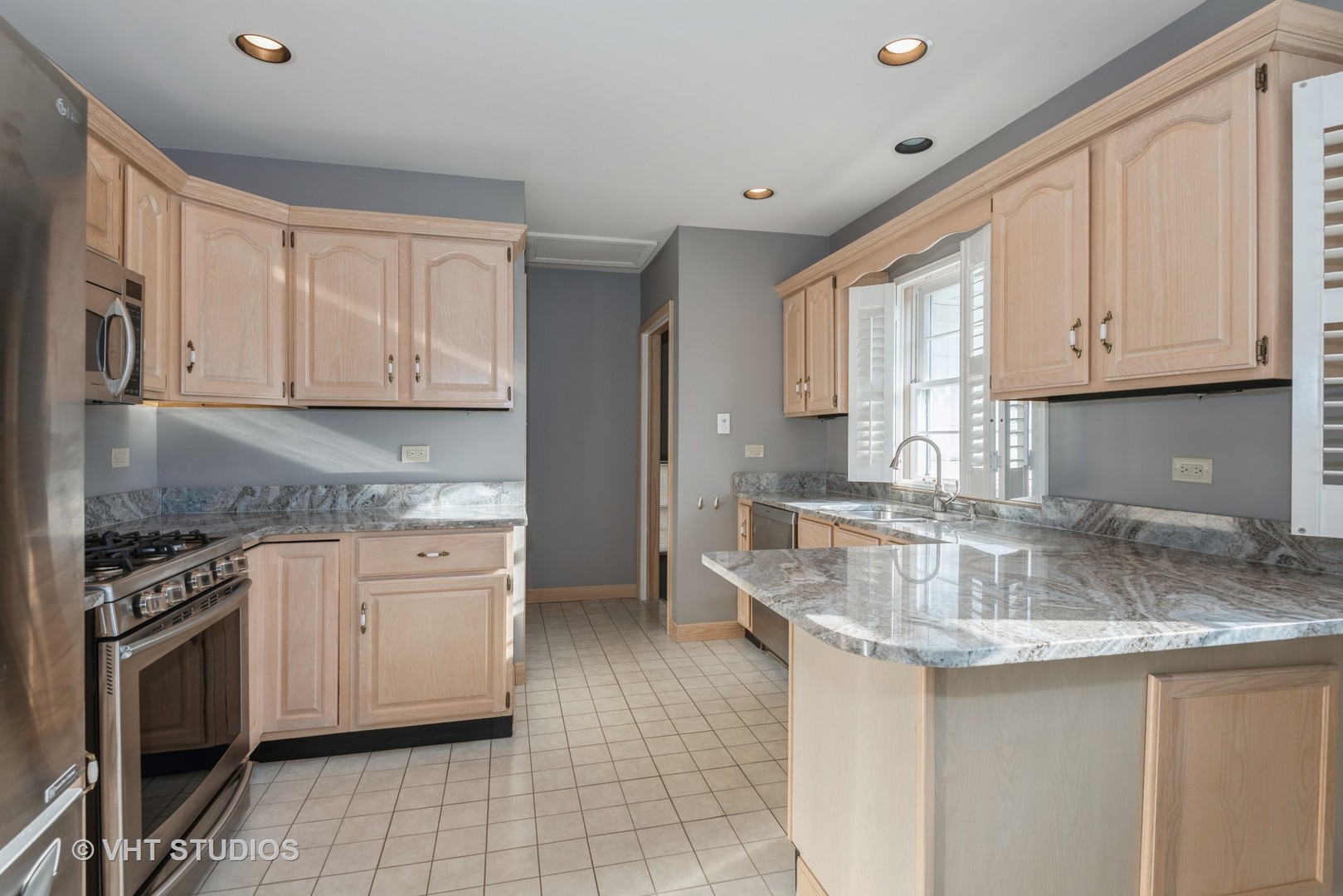 609 Hillside Road Glenview, IL 60025 - Photo 5 of 18