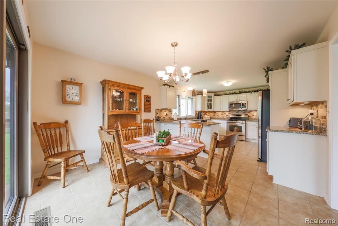 10696 Marshall Road South Lyon, MI 48178 - Photo 12 of 44 10696 Marshall 12.jpg