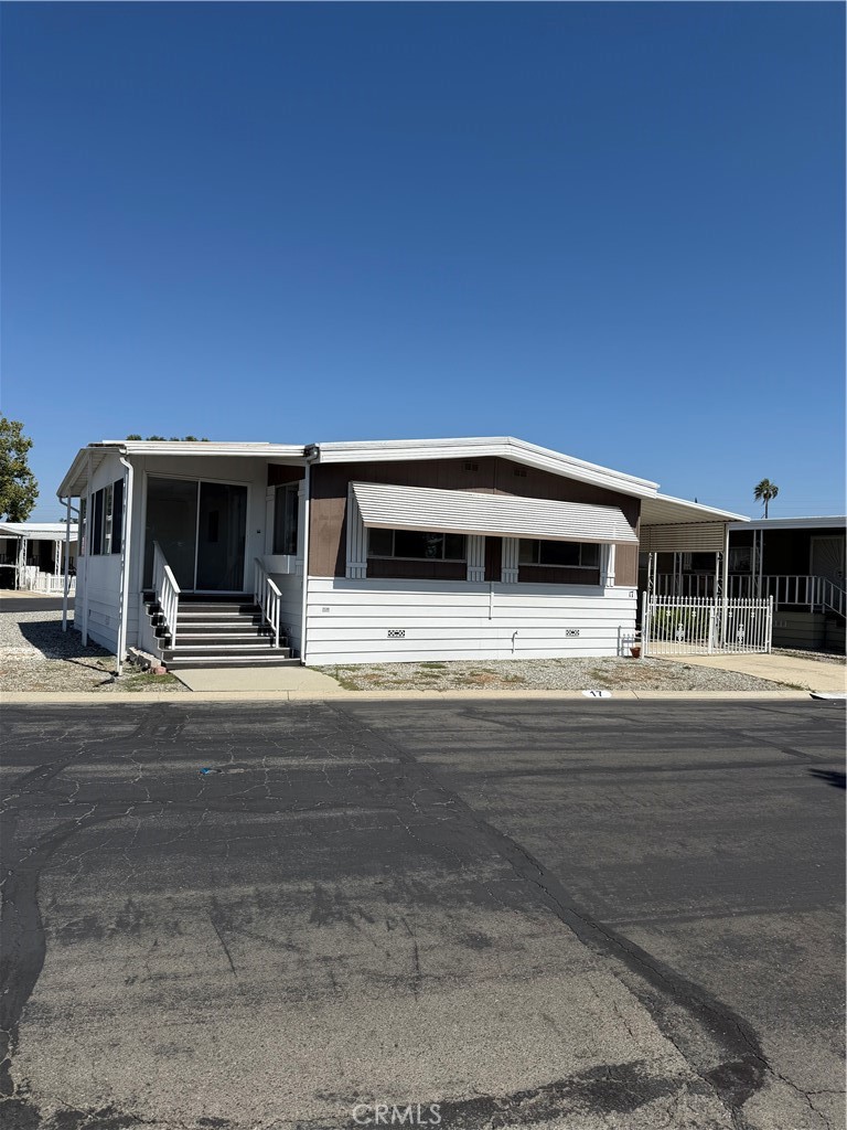 9391 California Avenue, Unit 17 Riverside, CA 92503 - Photo 1 of 24