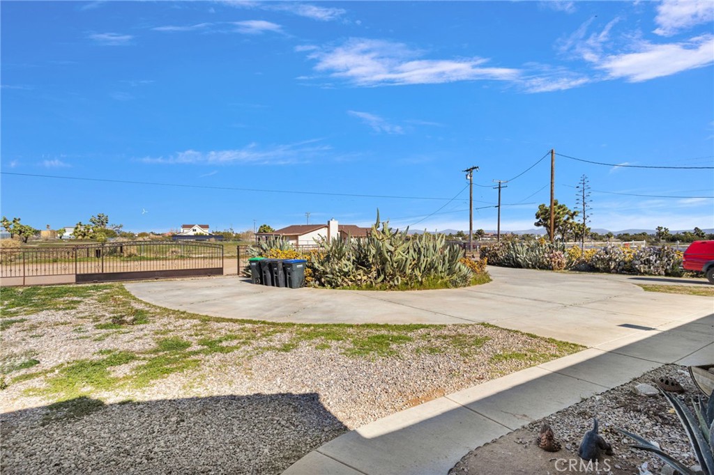 10276 Aster Road Oak Hills, CA 92344 - Photo 8 of 67