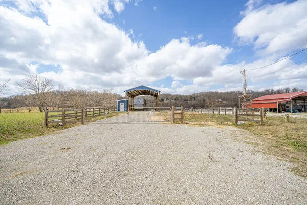 $159,900 | 2117 Hardin Bottom River Road, Clifton, TN 38425