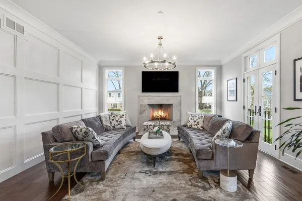 $1,465,038 | 618 Buckingham Place, Libertyville, IL 60048