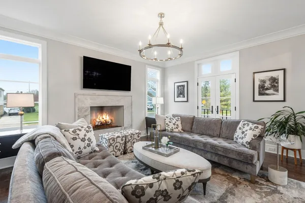 $1,465,038 | 618 Buckingham Place, Libertyville, IL 60048