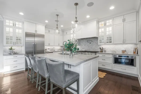 $1,465,038 | 618 Buckingham Place, Libertyville, IL 60048