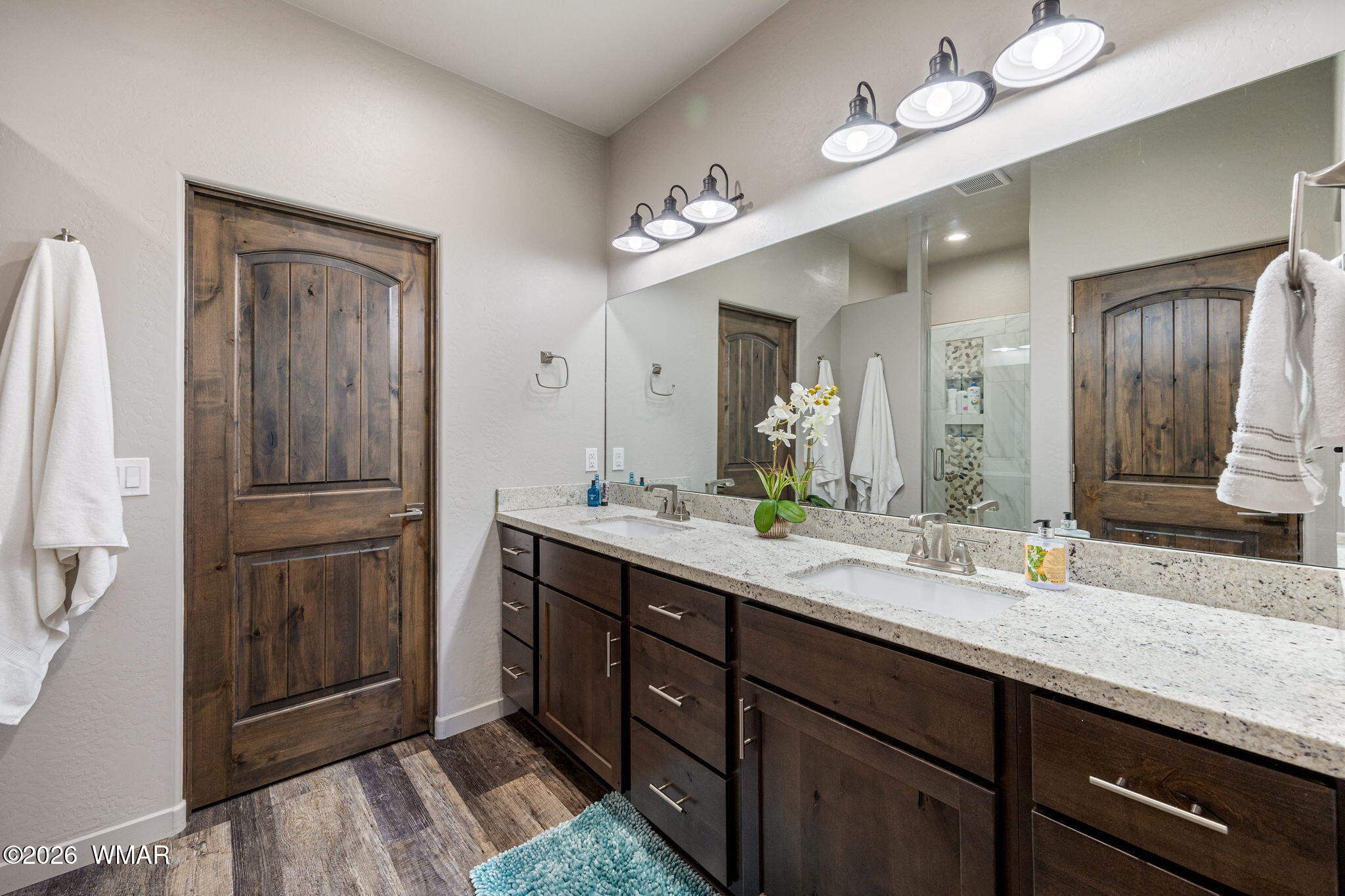 3161 North Eagle Landing Road Show Low, AZ 85901 - Photo 13 of 32 a bathroom with a double vanity sink and a mirror
