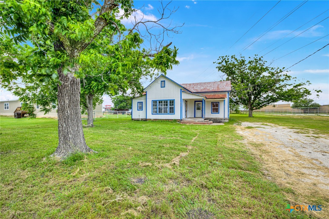 517 South Center Street Marion, TX 78124 - Photo 3 of 21