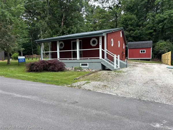 $227,500 | 284 Evans Glen Trail, Tipton, MI 49287