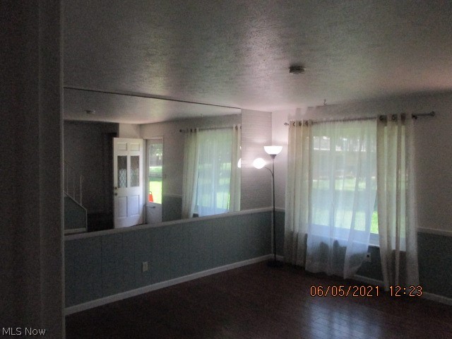 999 Renninger Road, Unit 6 New Franklin, OH 44319 - Photo 9 of 19 Living Room