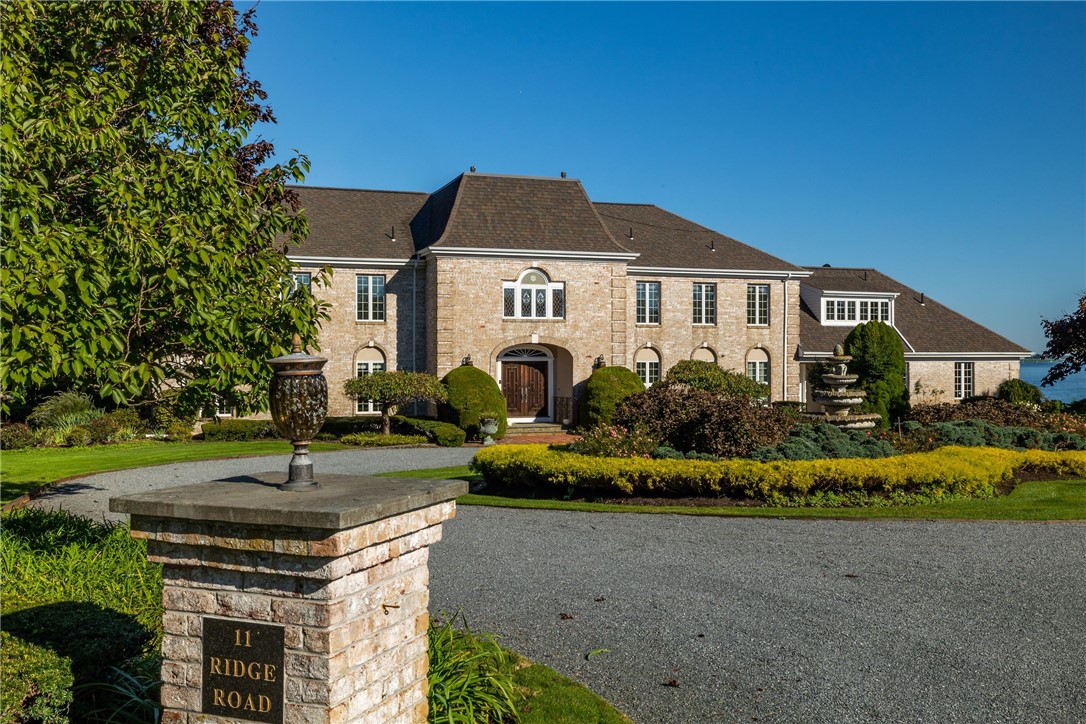 Entrance from private drive