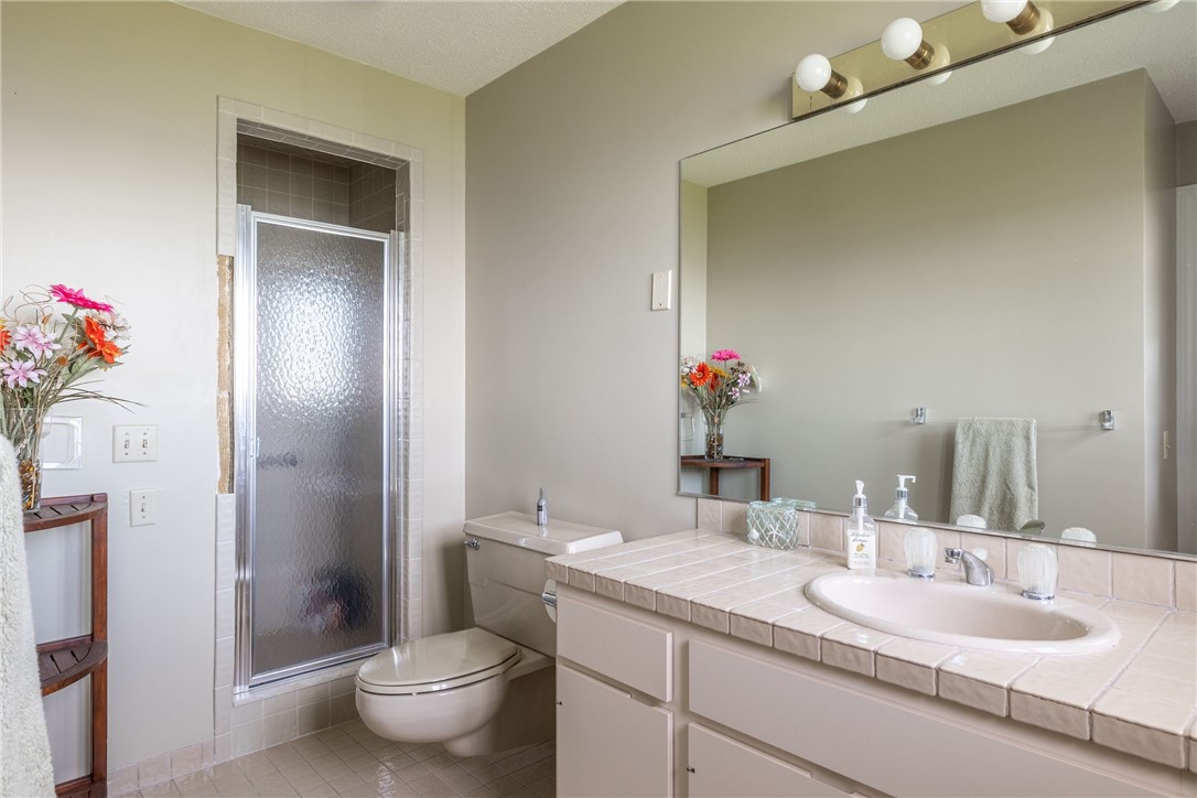 11 Ridge Road Newport, RI 02840 - Photo 31 of 38 En suite bath in bedroom 3