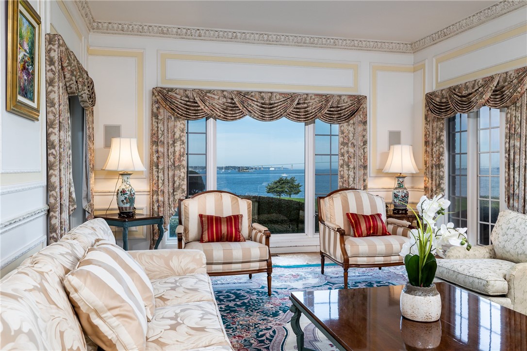 11 Ridge Road Newport, RI 02840 - Photo 6 of 38 Living Room