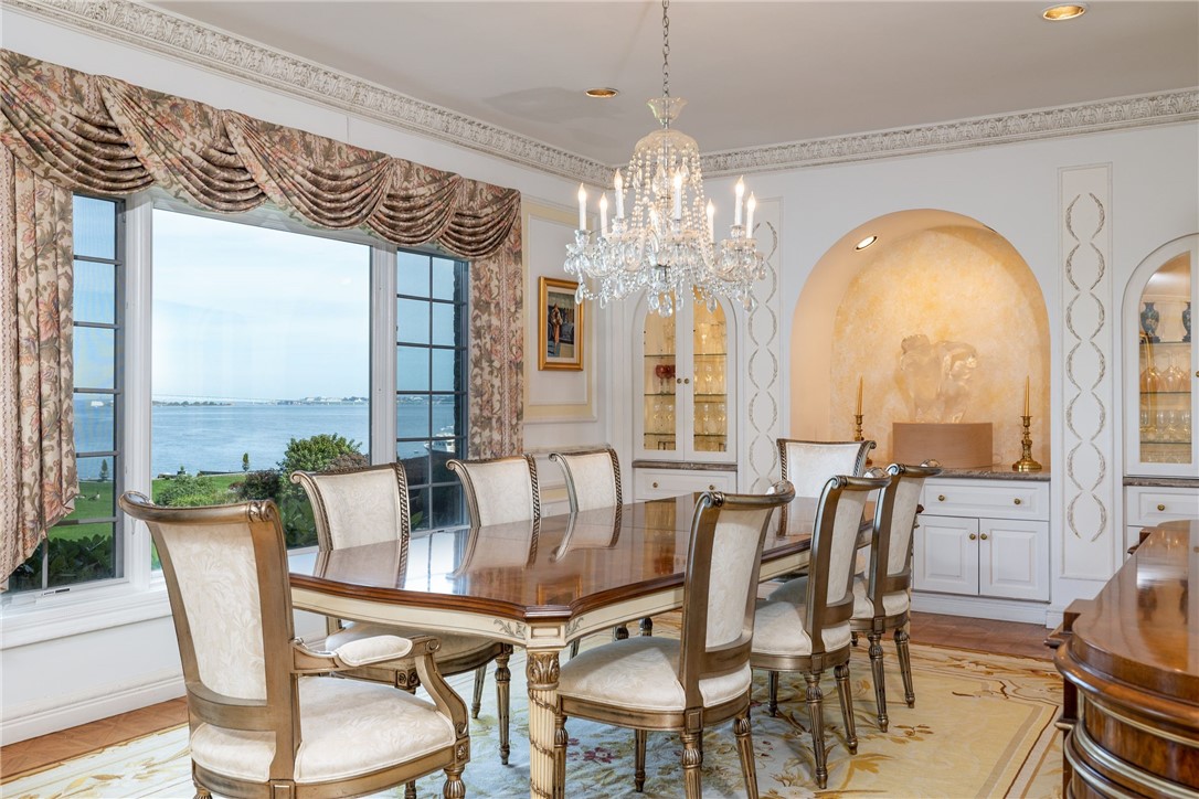 11 Ridge Road Newport, RI 02840 - Photo 8 of 38 Dining Room