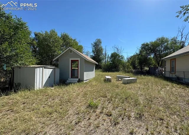 a view of backyard of house