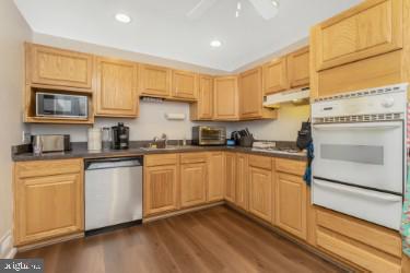 2700 Burridge Road Baltimore, MD 21234 - Photo 21 of 39 Kitchen with stainless appliances