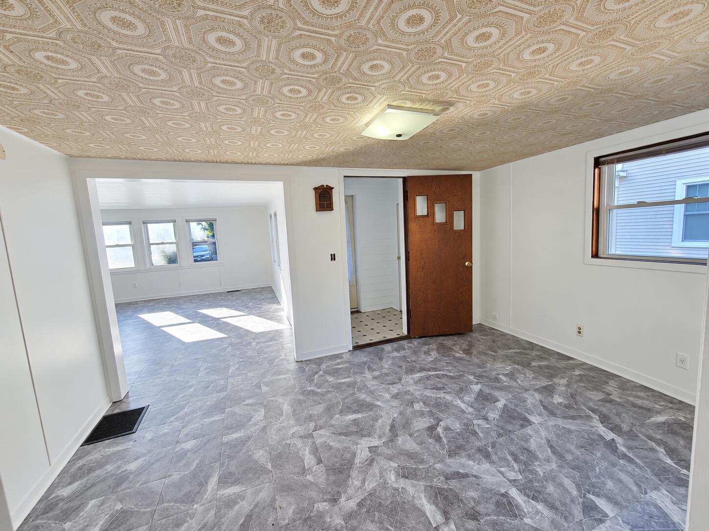 1437 Park Avenue Racine, WI 53403 - Photo 5 of 18 Diningroom 2