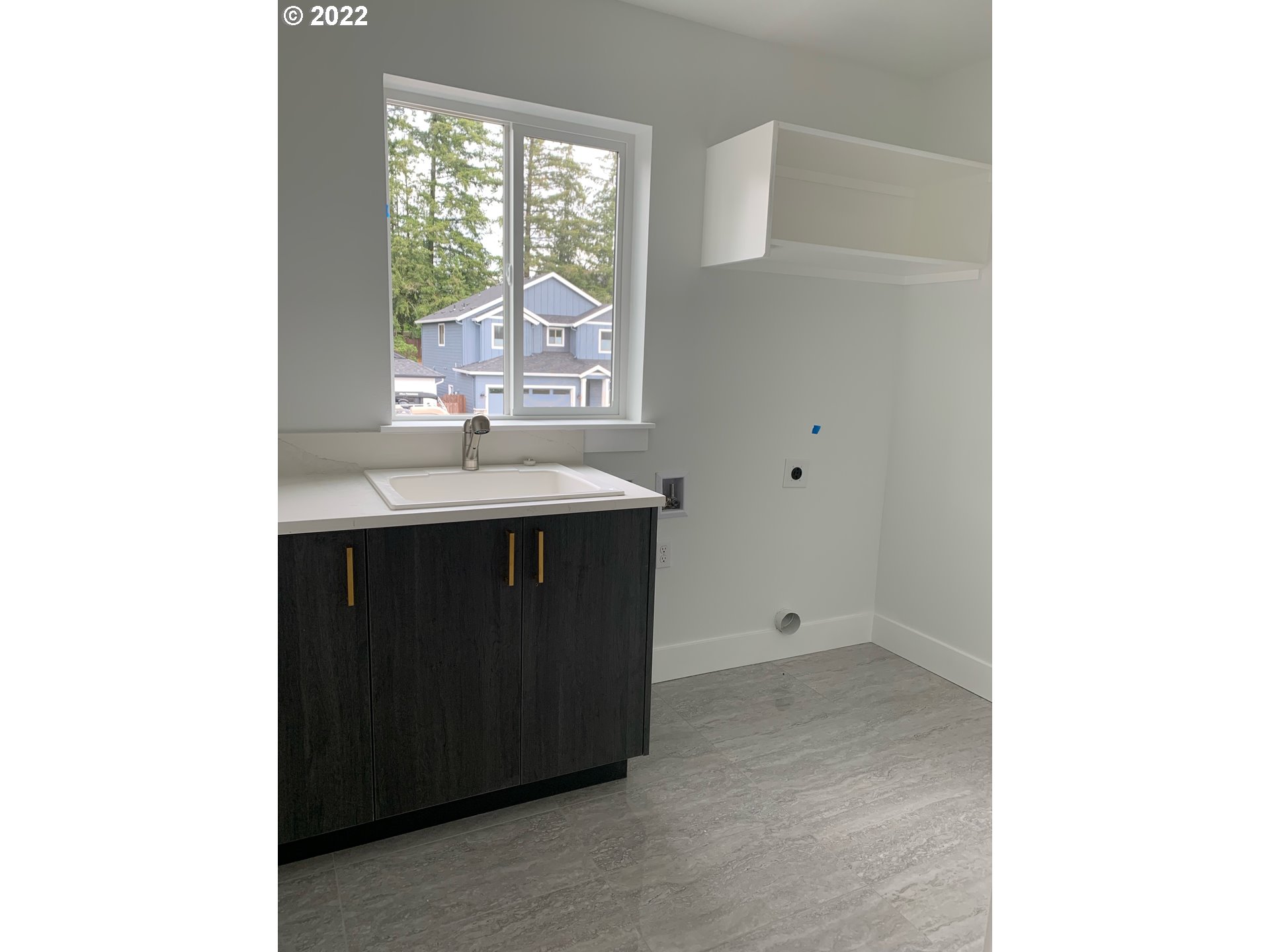 1829 North 4th Way Ridgefield, WA 98642 - Photo 8 of 17 a bathroom with a sink and a mirror