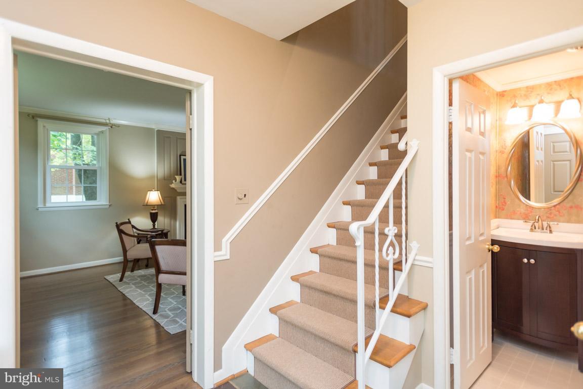 1110 Ryegate Road Baltimore, MD 21286 - Photo 3 of 30 Center Hall