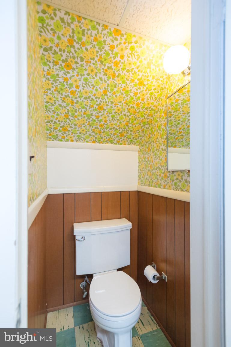 1110 Ryegate Road Baltimore, MD 21286 - Photo 24 of 30 Lower Level Powder Room