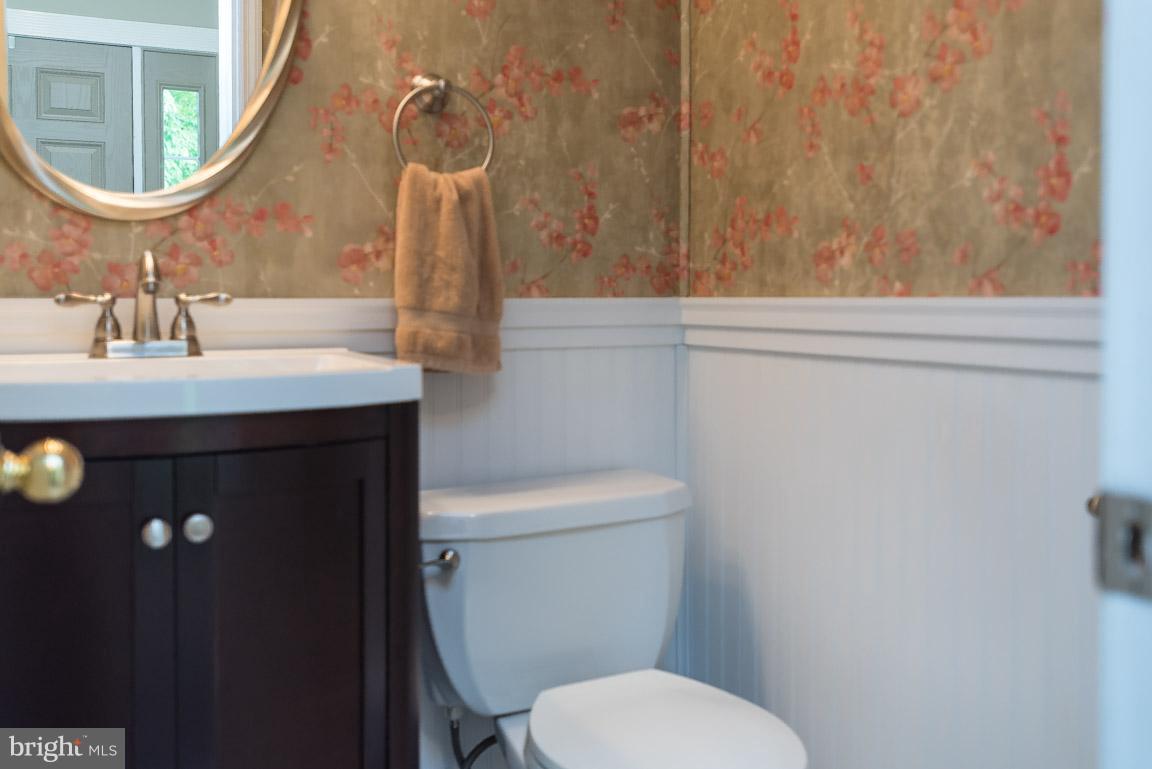 1110 Ryegate Road Baltimore, MD 21286 - Photo 4 of 30 First Floor Powder Room)